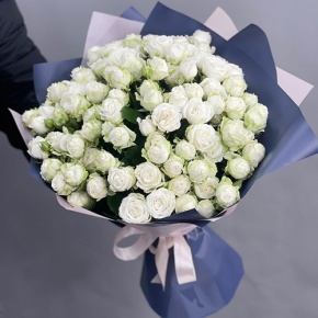 Букет из 25 кустовых пионовидных белых роз (60 см) в Зарайске