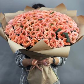 Букет "Персик" из 101 махровой розы Риджентс парк (60 см) в Зарайске