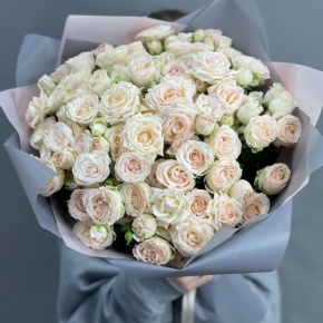 Букет "Кремовый микс" из 25 кустовых роз (50 см) в Зарайске