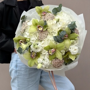 Букет "Эдем" из гортензии, орхидей, эустом, эвкалипта и озатамнуса в Зарайске