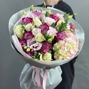 Букет из роз, гортензии и эустом в Зарайске