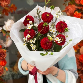 Букет "Марс" из георгин и хамелациума в Зарайске