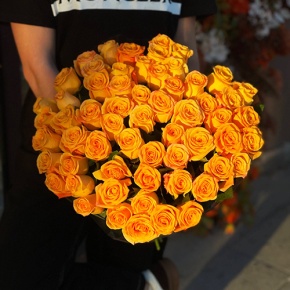 Букет из 51 оранжевой розы (70 см) в Зарайске