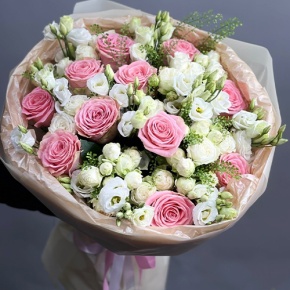 Букет "Пудровая мечта" из роз и эустом в Зарайске