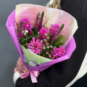 Букет "Вспышка" из гиацинтов, хамелациума и вероники в Зарайске