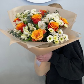 Букет "Апельсин" из роз и хризантем сантини в Зарайске