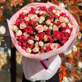 Букет из 35 кустовых роз микс (50 см) в Зарайске