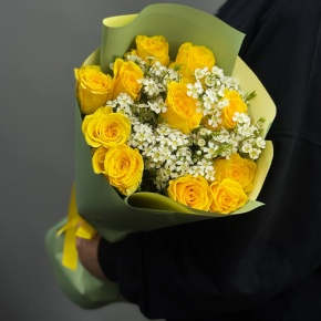 Букет "Нотка счастья" из лимонных роз и хамелациума (40 см) в Зарайске
