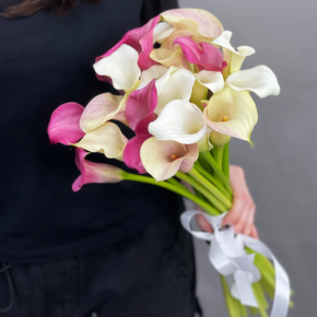 Букет из 21 каллы микс в Зарайске