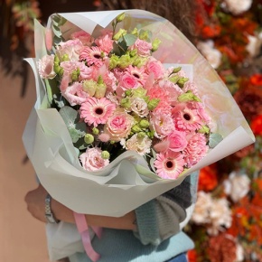 Букет "Мадрид" из гербер, эустом, роз и диантусов в Зарайске