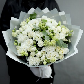 Букет "Маскарпоне" из роз, диантусов, эустом и гиперикума в Зарайске