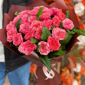 Букет из 25 махровых пионовидных роз Риджентс парк  (60 см) в Зарайске