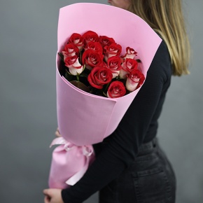 Букет "Ты прекрасна" из 15 рубиновых роз (60 см) в Зарайске