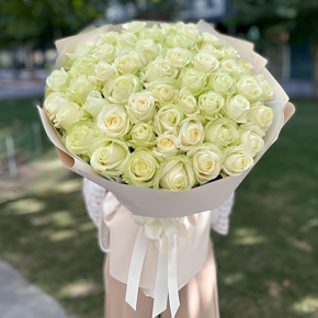 Букет "Манталь" из 51 белой розы (60 см) в Зарайске