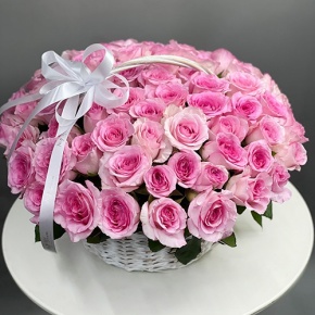 Композиция в корзине из 101 кенийской розы  (40 см) в Зарайске