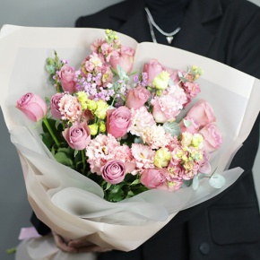 Букет "Крем сода" из роз, эустом и хамелациума в Зарайске