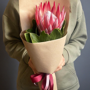 Букет из протеи в крафте в Зарайске