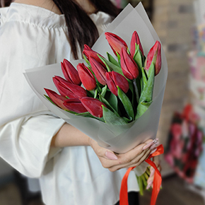 Букет из 15 красных тюльпанов в Зарайске