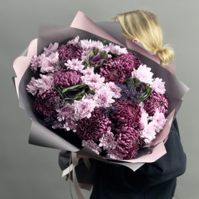 Букет "Виолетта" из хризантем Бигоуди, лимониума, брассики и кустовых хризантем в Зарайске
