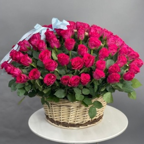 Композиция в корзине из 151 малиновой розы в Зарайске