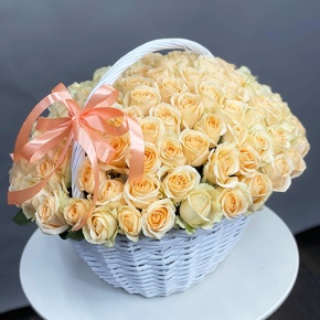 Композиция в корзине из 101 розы Аваланж (50 см) в Зарайске