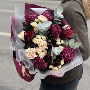 Букет "В каждом мгновении" из хризантем Бигоуди, кустовых роз, сафари, гербер Экзотик и диантусов в Зарайске