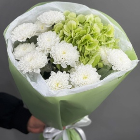 Букет "Линда" из хризантем и Голландской гортензии в Зарайске