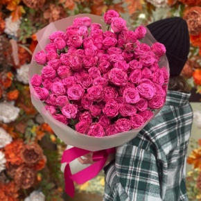 Букет из 35 малиновых кустовых пионовидных роз (60 см) в Зарайске