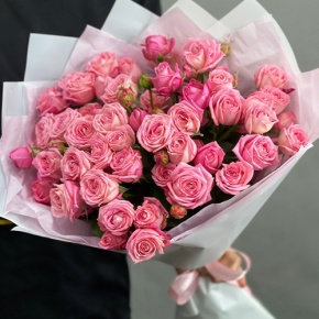 Букет из 11 нежных кустовых роз в Зарайске