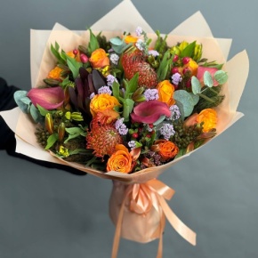 Букет "Даниэлла" из калл, роз, гиперикума, сафари, капса и лейко в Зарайске