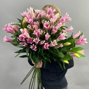 Букет из 17 розовых лилий в Зарайске