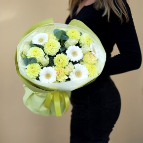 Букет "Лимонный" из георгин, диантусов, роз, гербер и эвкалипта в Зарайске