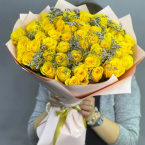 Букет из 51 лимонной розы с лимониумом в Зарайске