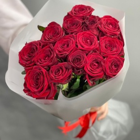 Букетик из 15 красных роз (60 см) в Зарайске
