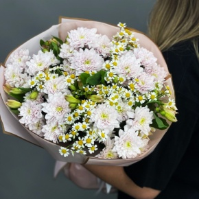 Букет "Сиэтл" из хризантем, альстромерий и ромашек в Зарайске
