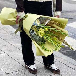 Букет "Нирвана" из гладиолусов, молюцеллы и эремуруса в Зарайске