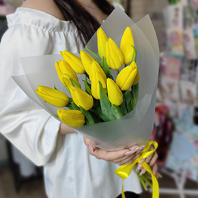 Букет из 15 жёлтых тюльпанов в Зарайске