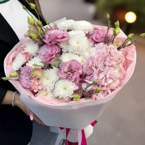 Букет "Табу" из хризантемы, Голландской гортензии и эустомы в Зарайске