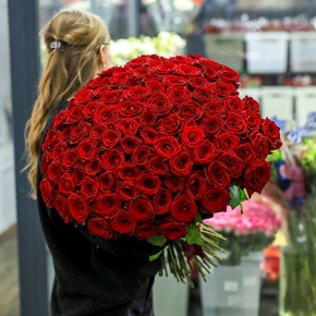 Букет 101 красная роза Ред Наоми (60 см) в Зарайске