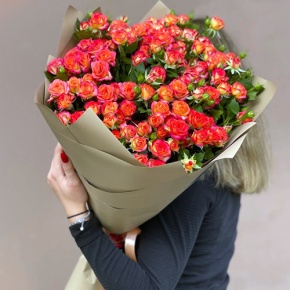 Букет "Сияние заката" из кустовых роз (70 см) в Зарайске