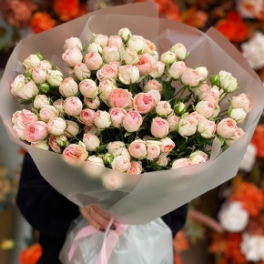 Букет из 35 нежных кустовых роз (40 см) в Зарайске