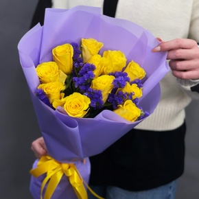 Букет "Лейкерс" из лимонных роз и статицы в Зарайске