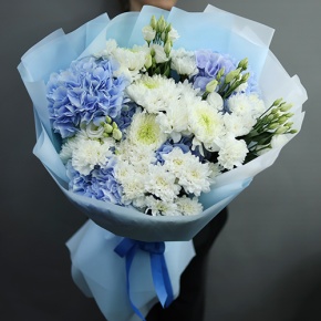 Букет "Океан любви" из Голландских гортензий, диантусов, хризантем Магнум и эустом в Зарайске