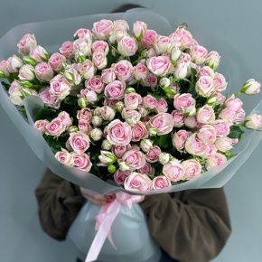 Букет "Постоянство" из 25 кустовых роз (60 см) в Зарайске