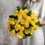 Букет из 25 лимонных роз с рускусом (40 см) в Зарайске Букет из 25 лимонных роз с рускусом (40 см) в Зарайске