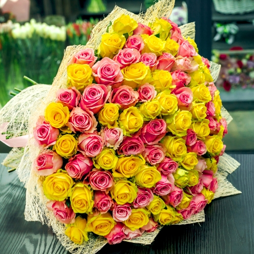 Букет из 101 розовой и лимонной розы (50 см) в Зарайске