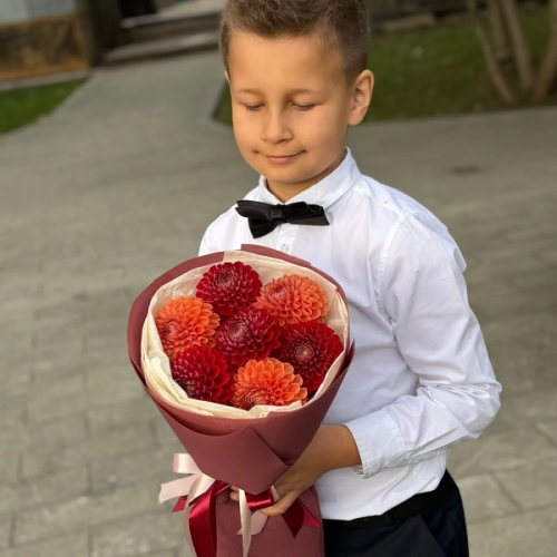 Букет из 7 сезонных георгин в Зарайске
