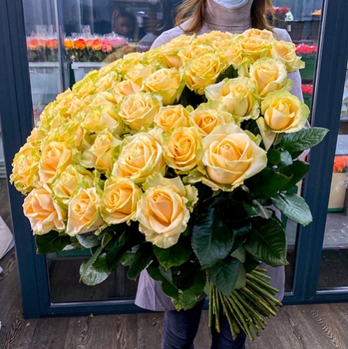 75 роз Аваланж (70 см) в Зарайске