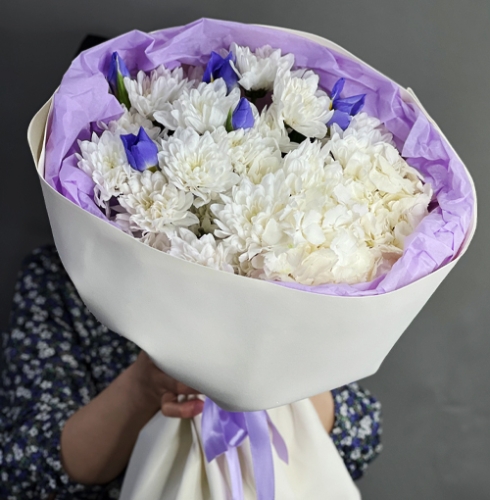 Букет "Грация" из ирисов, гортензии и кустовых хризантем в Зарайске