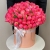 Композиция в шляпной коробке из 113 пионов Корал Шарм в Зарайске Композиция в шляпной коробке из 113 пионов Корал Шарм в Зарайске